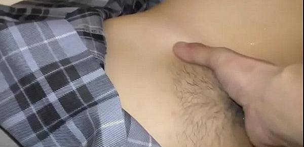 Leckere Nasse Schulmädchen wird hardcore vom Lehrer Gefickt und zum Squirten Gefingert